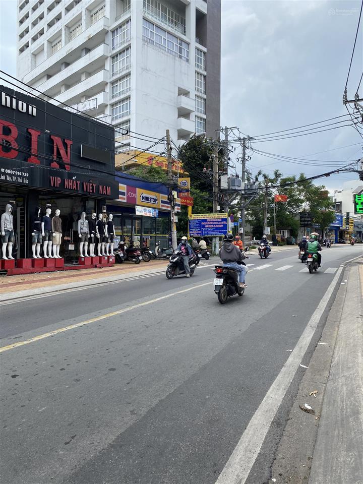 Bán nhà 3 tầng mặt tiền kinh doanh kha vạn cân  ngang 10,5m
