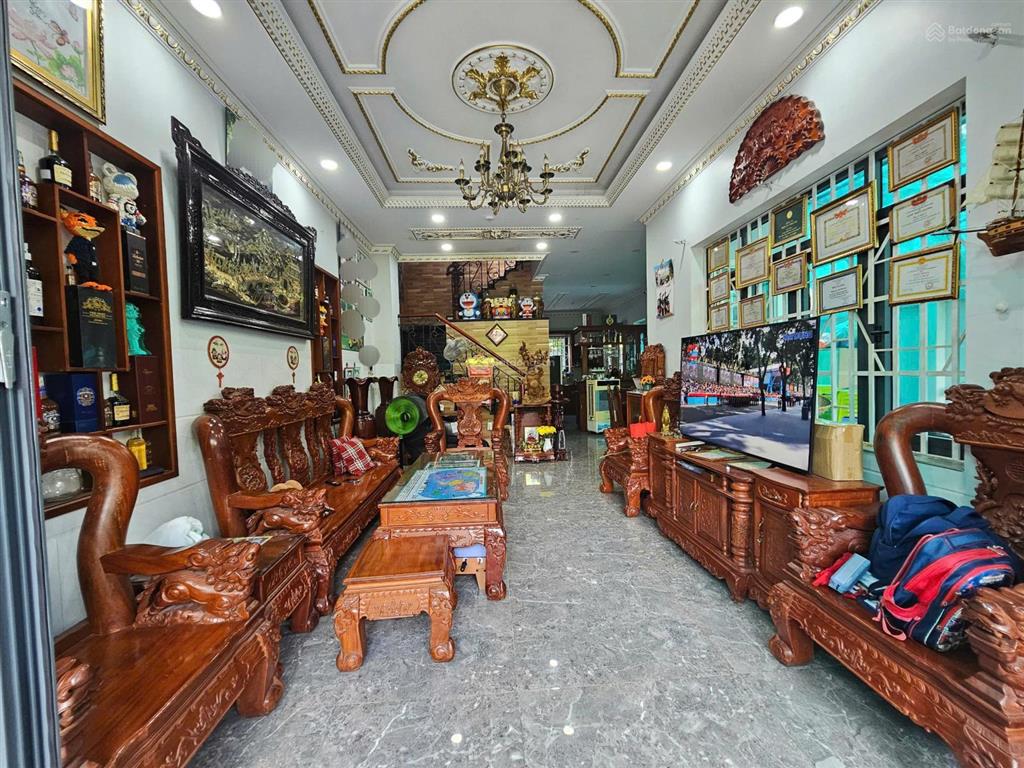 Cho thuê biệt thự  kdc khang điền  dương đình hội q9 cũ  4pn, 4wc  khu an ninh  dân trí cao.