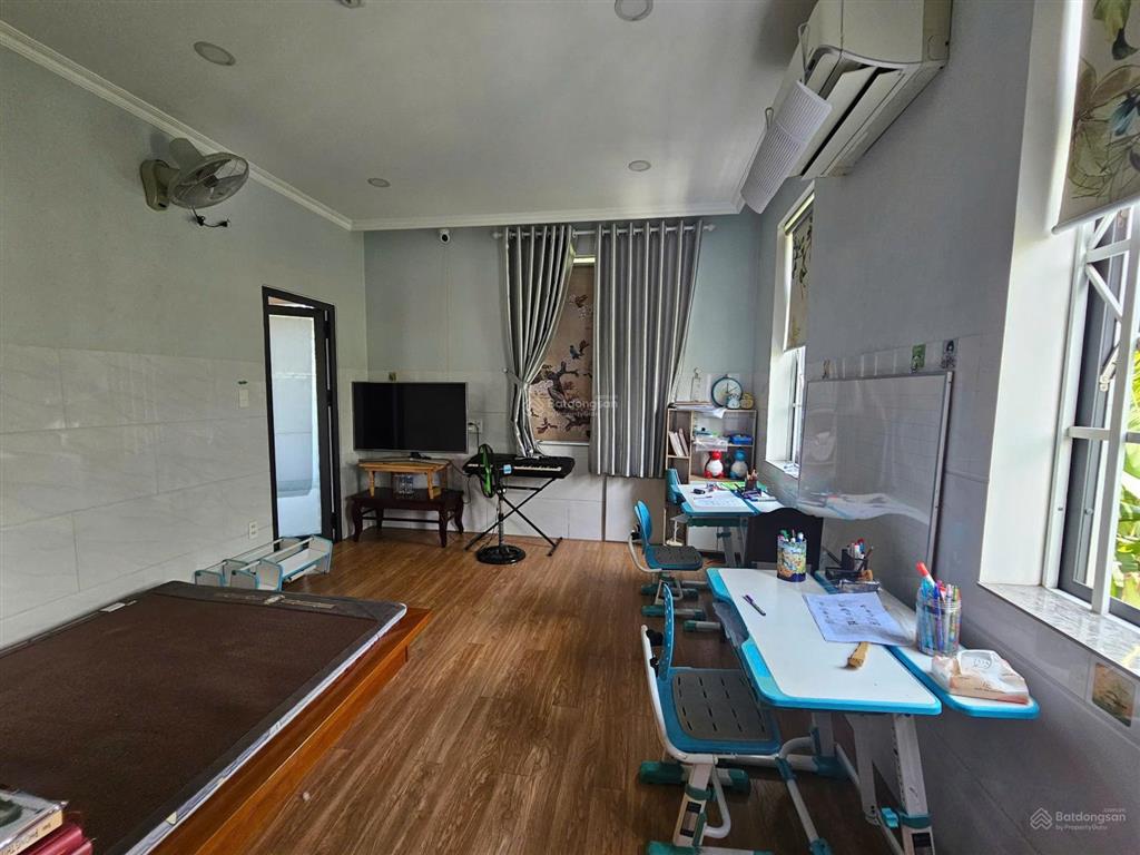 Cho thuê biệt thự  kdc khang điền  dương đình hội q9 cũ  4pn, 4wc  khu an ninh  dân trí cao.