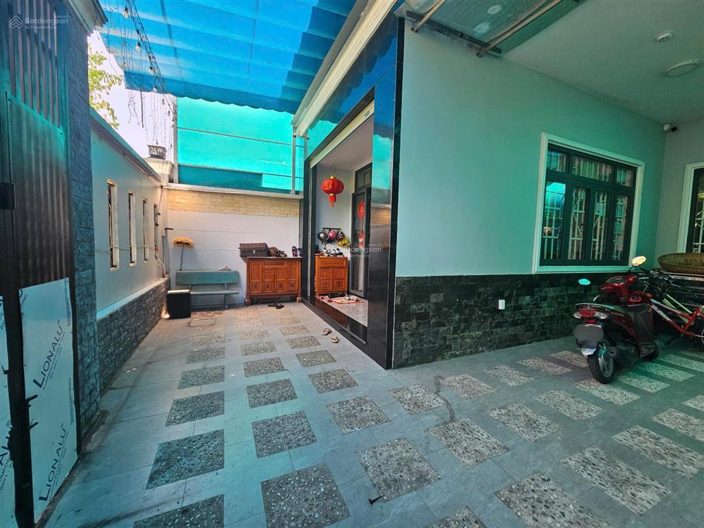 Cho thuê biệt thự  kdc khang điền  dương đình hội q9 cũ  4pn, 4wc  khu an ninh  dân trí cao.