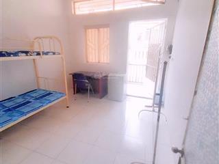 Phòng trọ quận 8 đầy đủ nội thất, có ban công thoáng mát