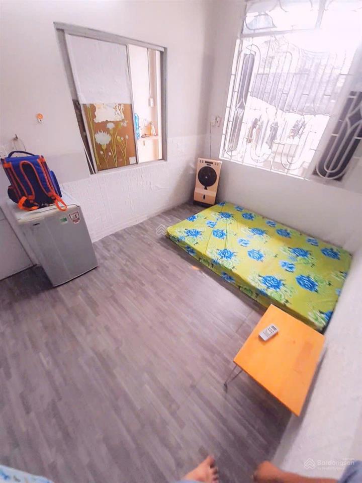 Phòng full nội thất có ban công thoáng mát, giá rẻ