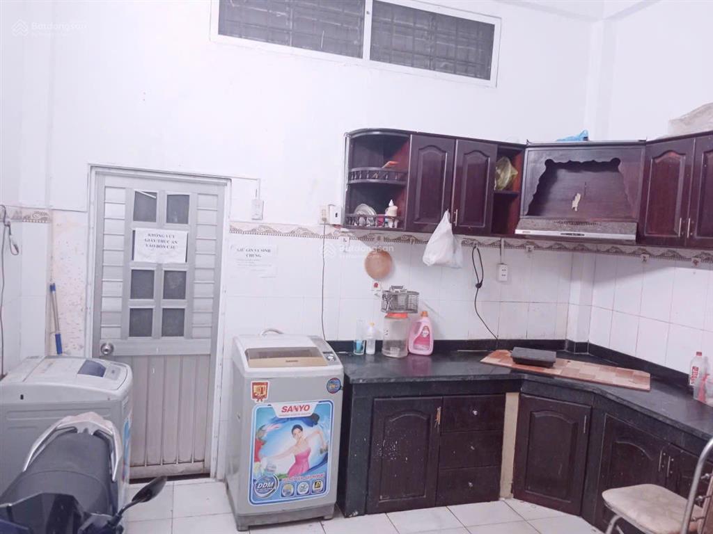 Phòng trọ quận 8 giá rẻ, đầy đủ nội thất, có ban công thoáng mát
