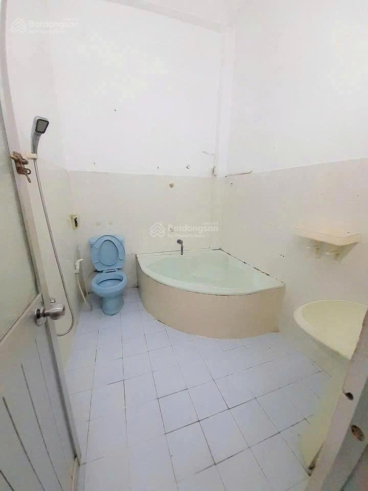 Phòng trọ quận 8 giá rẻ, đầy đủ nội thất, có ban công thoáng mát