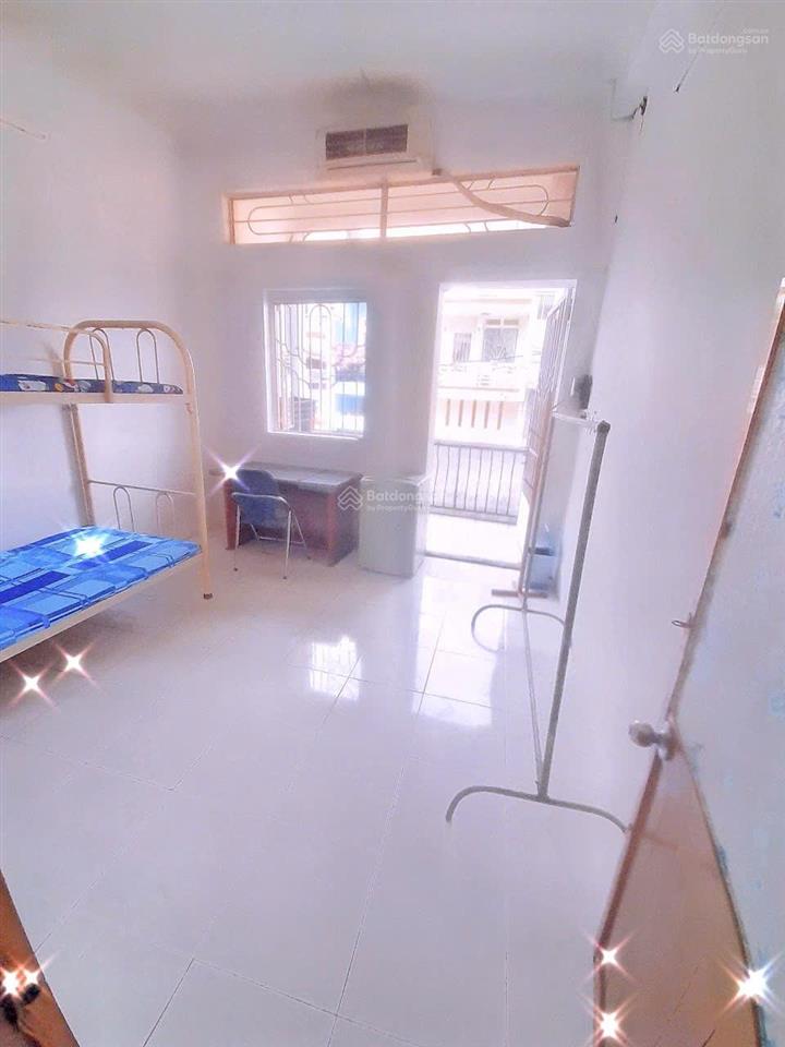 Phòng trọ quận 8 giá rẻ, đầy đủ nội thất, có ban công thoáng mát