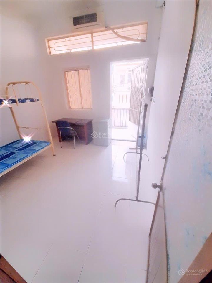 Phòng trọ quận 8 giá rẻ, đầy đủ nội thất, có ban công thoáng mát