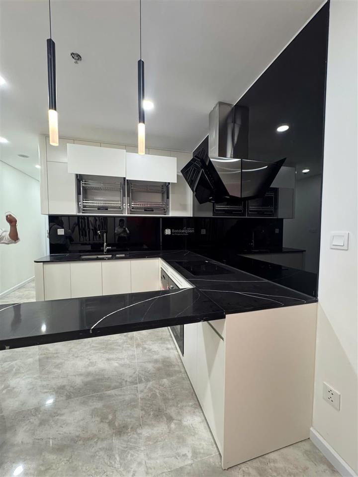 Cần bán gấp căn 3pn 100,7m the queen giá cam kết rẻ hơn cdt 0945 939 ***