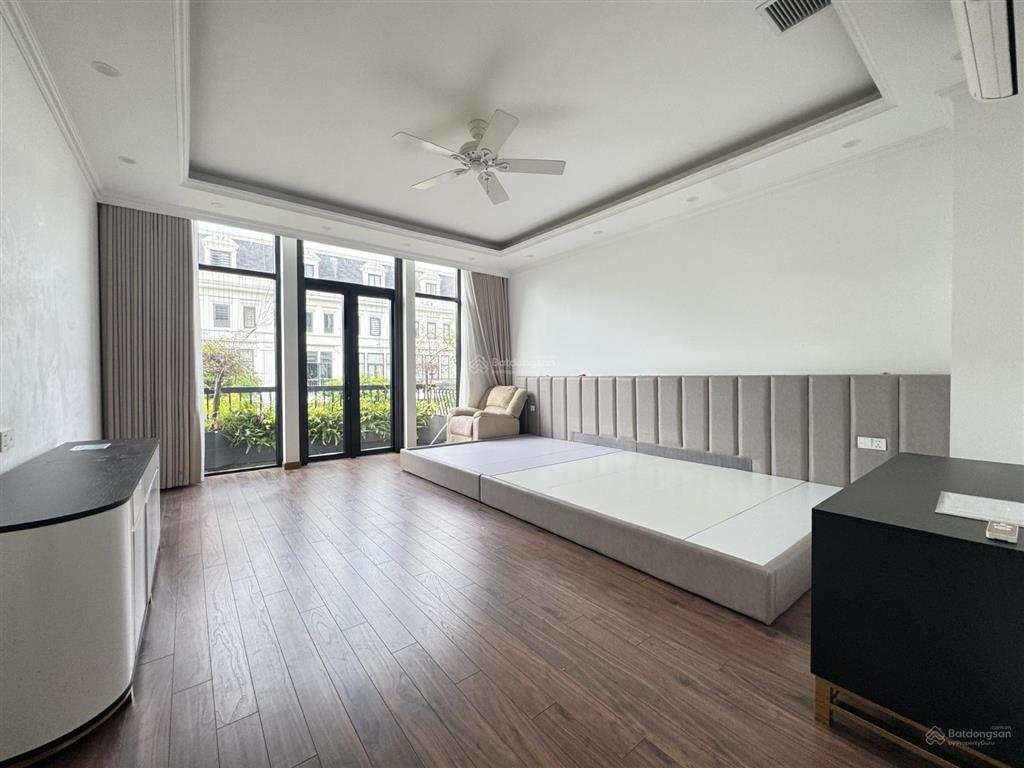 Em bán shophouse hoàn thiện 5 tầng có thang máy sẵn sổ đỏ giao dịch  giá hời louis city hoàng mai