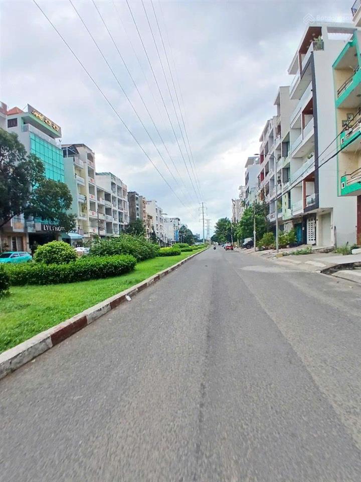 Kết cấu 6 tầng thang máynhà mặt tiền khu bình phú giá chỉ 14 tỷ