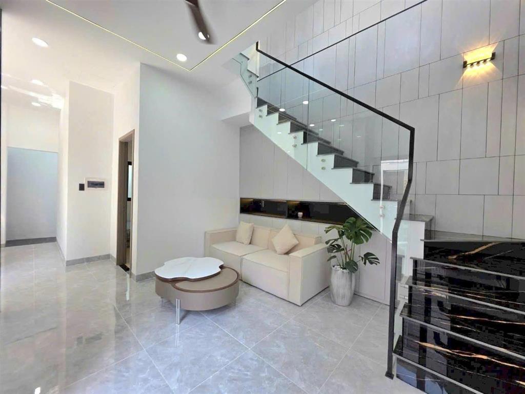 Chú Mỹ bán nhà 2 tầng ở Phạm Hữu Lầu, ngang 11m, giá bán 6.2 tỷ