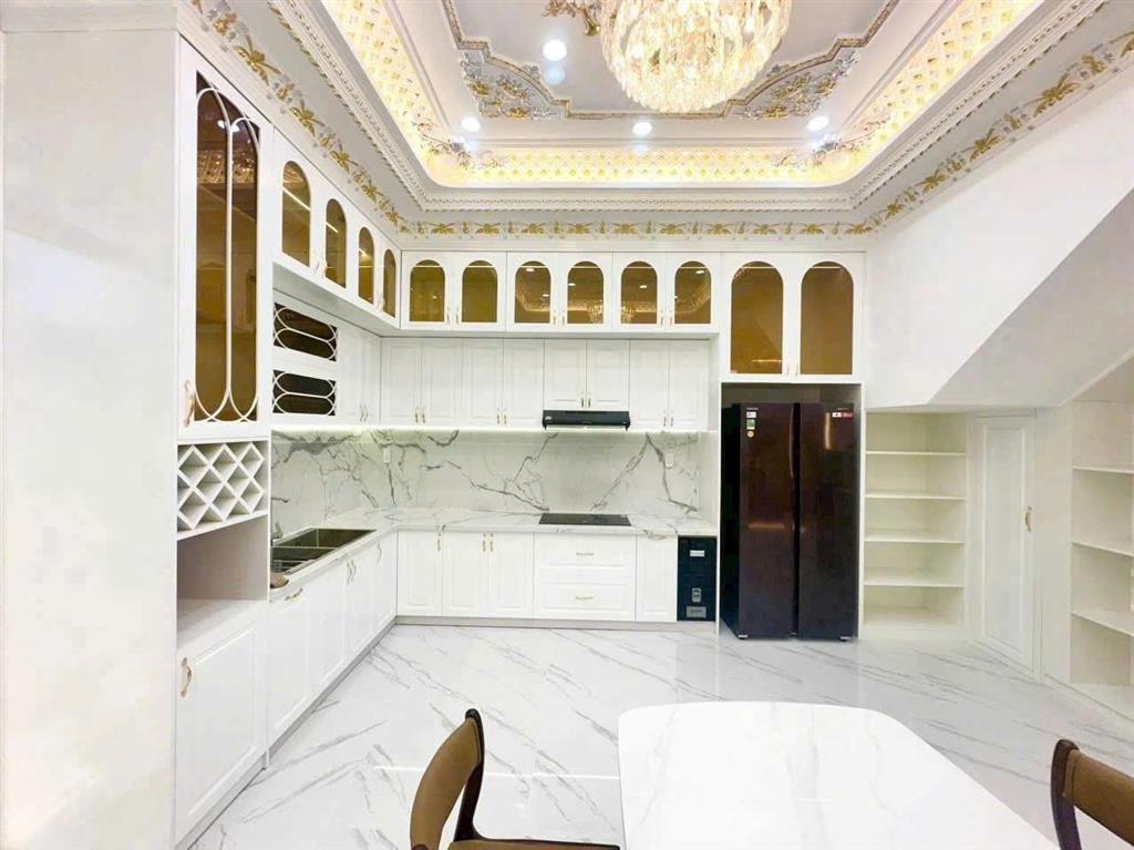 Nhà tân cổ điển, hẻm xe hơi Đào Tông Nguyên, 5x19m, chỉ hơn 8 tỷ
