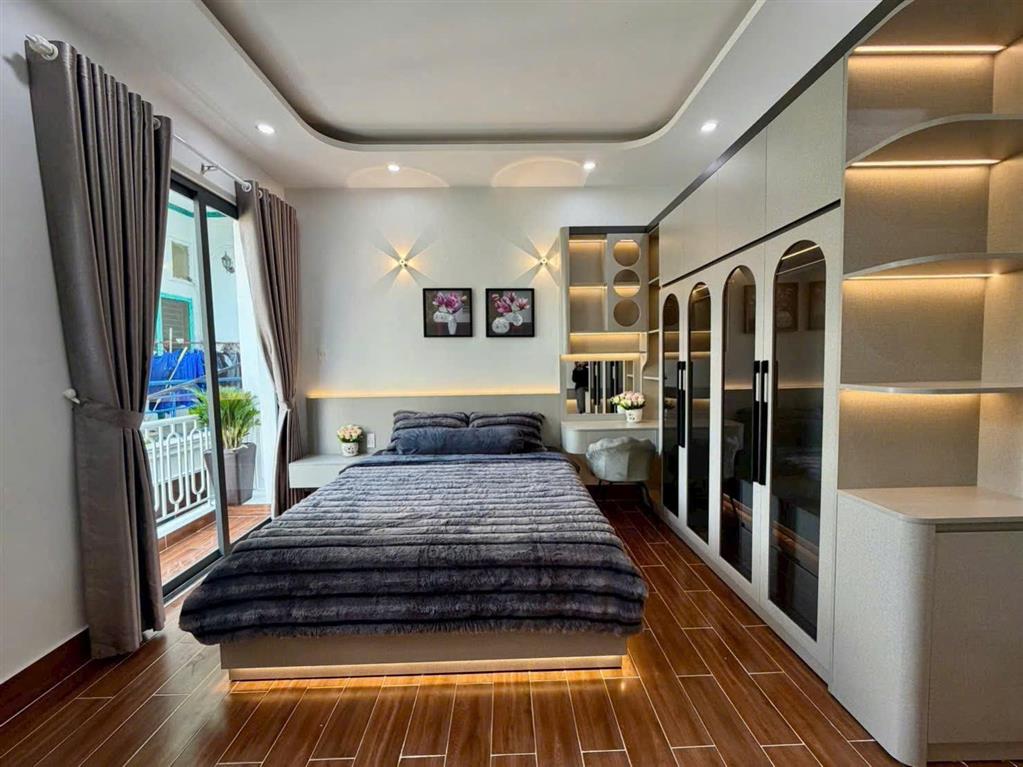 NHÀ CẠNH CHỢ PHÚ XUÂN, 4X14M, 3 TẦNG, HƠN 5.5 TỶ TÍ