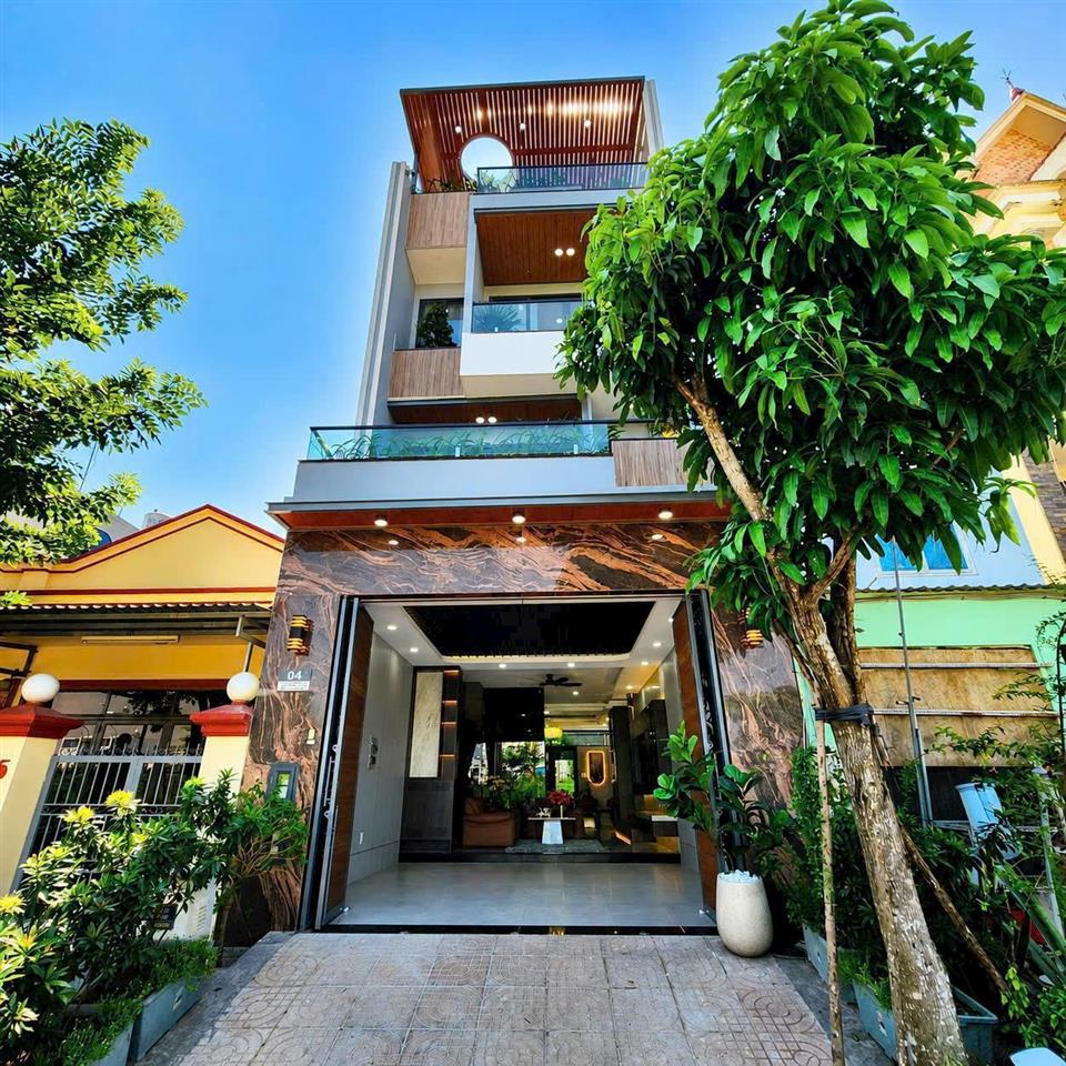 Giảm 1 tỷ căn nhà cạnh Phú Mỹ Hưng, có thang máy, 5x18m, full nội thất