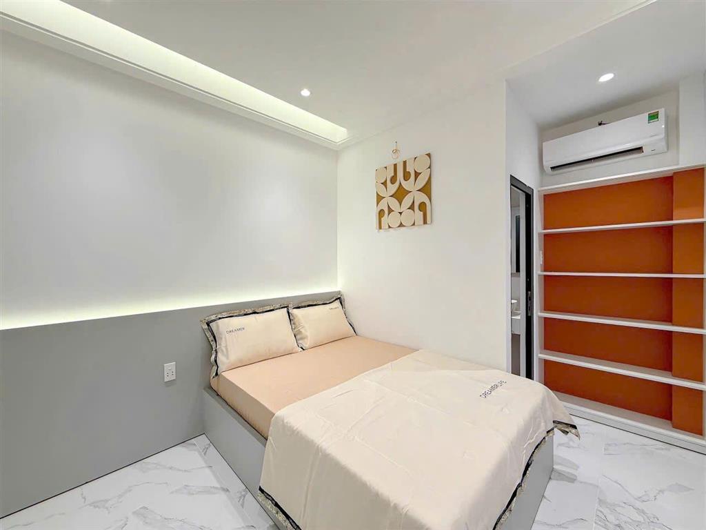 Nhà cạnh Vincom Quận 7, đầy đủ nội thất, 5.7 tỷ, dân kín