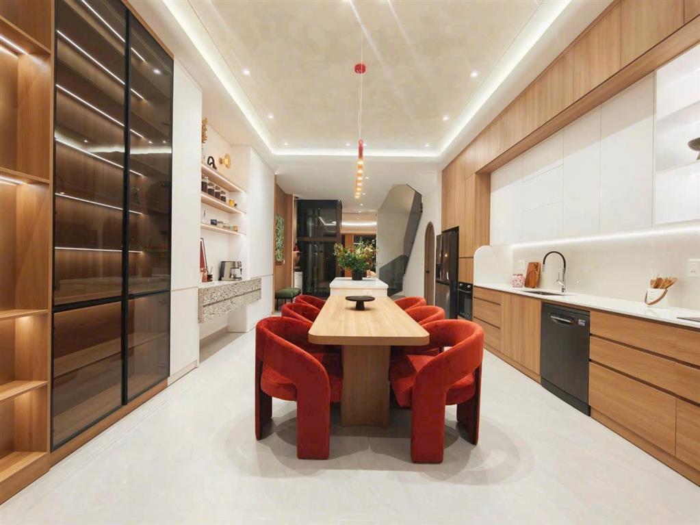MẶT TIỀN DƯƠNG CÁT LỢI, 5X30M, CÓ THANG MÁY, NỘI THẤT ĐỈNH CAO