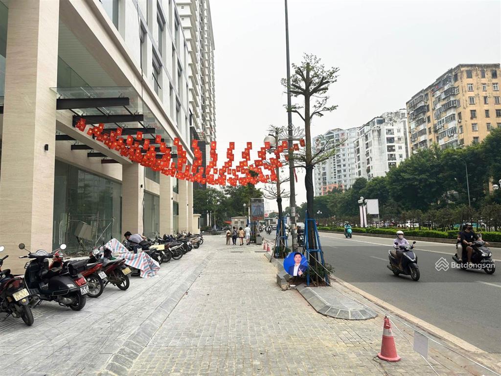 Cần bán một số diện tích sàn văn phòng đường lê văn lương 200  450m2 sẵn sổ lâu dài