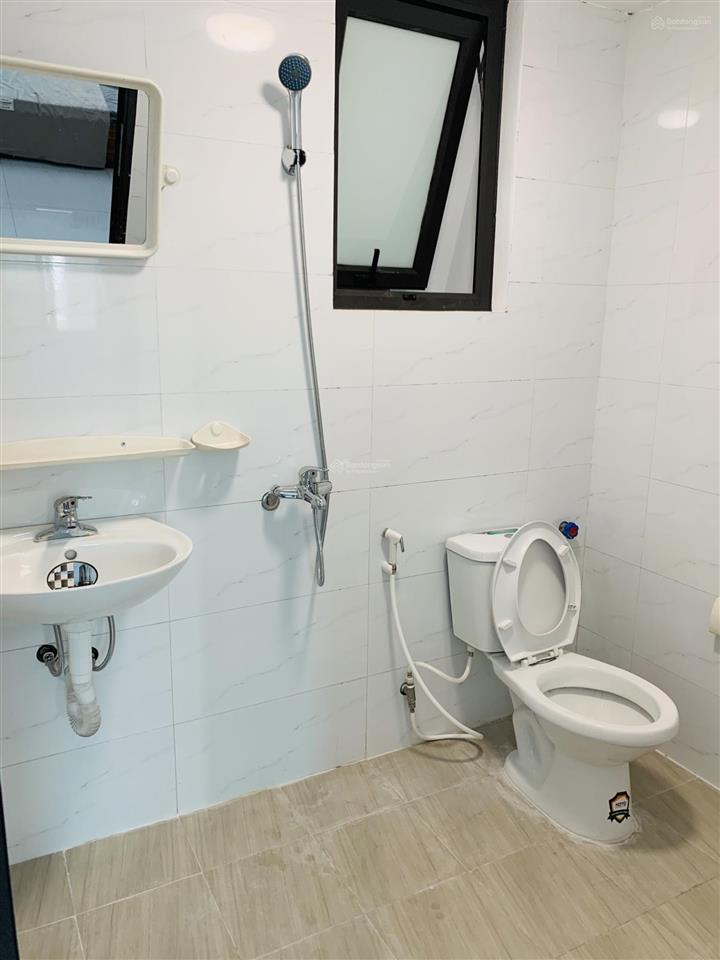 Cho thuê phòng 33m2 tại 143 nguyễn chính, cửa sổ ban công siêu đẹp