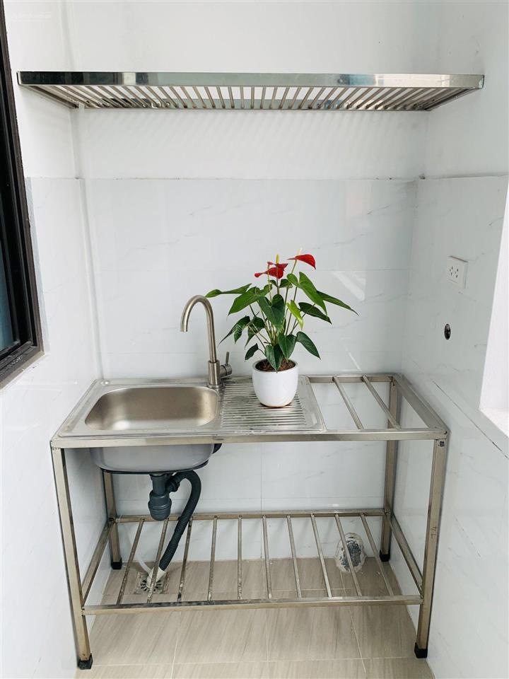 Cho thuê phòng 33m2 tại 143 nguyễn chính, cửa sổ ban công siêu đẹp