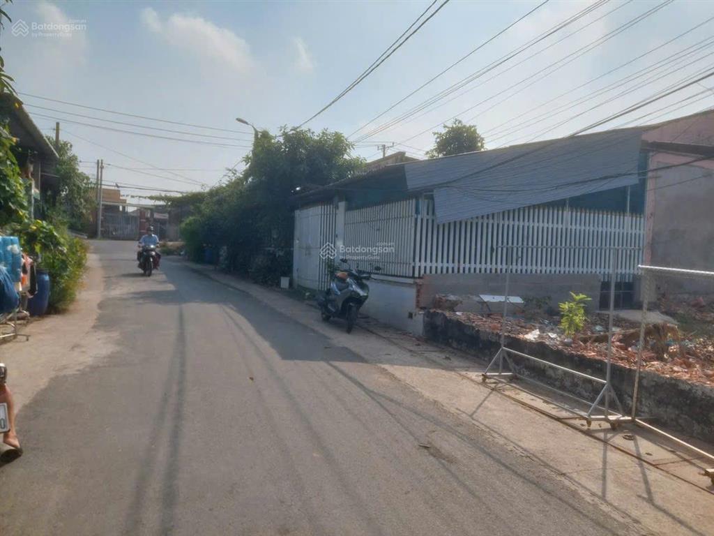 Đất thổ cư mặt tiền đường nhựa, dt 5,8 x 17m. giá chỉ 2ty150