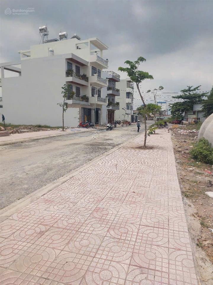 Đất bán thuộc thị trấn hóc môn cũ cách chợ hóc môn 500m, dt 5 .5 x 16m sổ hồng riêng. giá 3ty150