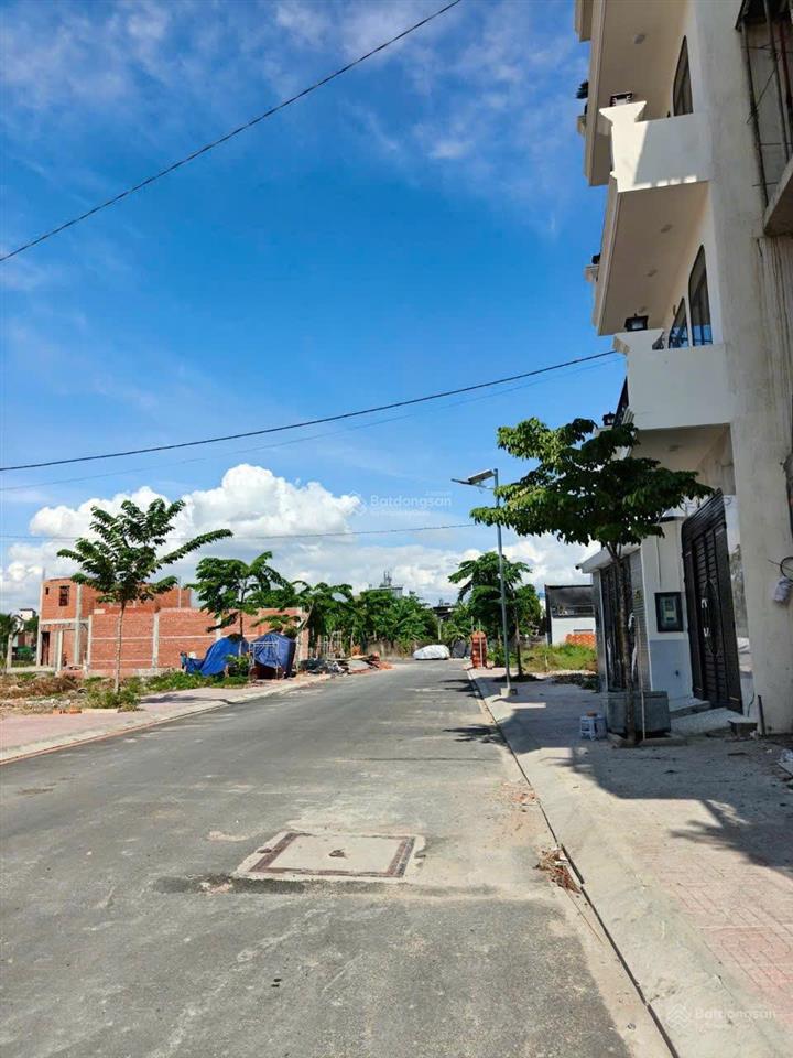 Đất bán thuộc thị trấn hóc môn cũ cách chợ hóc môn 500m, dt 5 .5 x 16m sổ hồng riêng. giá 3ty5