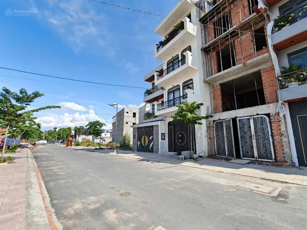 Đất bán thuộc thị trấn hóc môn cũ cách chợ hóc môn 500m, dt 5 .5 x 16m sổ hồng riêng. giá 3ty5