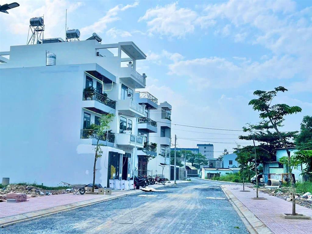 Đất bán thuộc thị trấn hóc môn cũ cách chợ hóc môn 500m, dt 5 .5 x 16m sổ hồng riêng. giá 3ty150