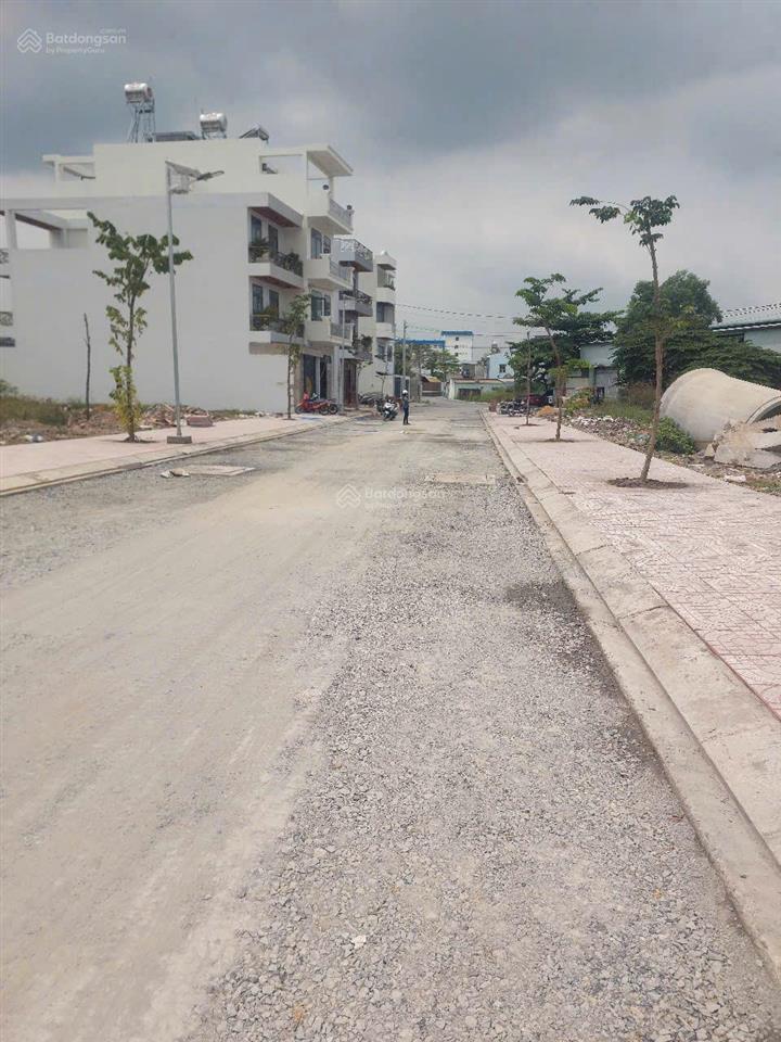 Đất bán thuộc thị trấn hóc môn cũ cách chợ hóc môn 500m, dt 5 .5 x 16m sổ hồng riêng. giá 3ty150