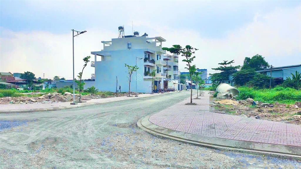 Đất bán thuộc thị trấn hóc môn cũ cách chợ hóc môn 500m, dt 5 .5 x 16m sổ hồng riêng. giá 3ty150
