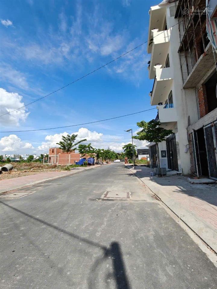 Đất bán thuộc thị trấn hóc môn cũ cách chợ hóc môn 500m, dt 5 .5 x 16m sổ hồng riêng. giá 3ty5