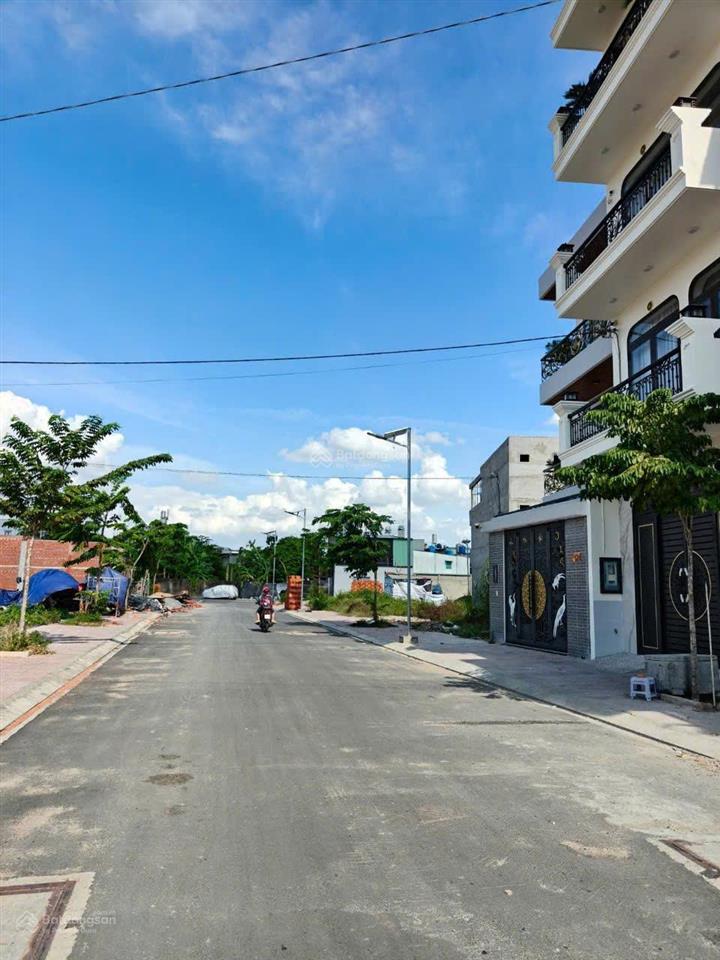 Đất bán thuộc thị trấn hóc môn cũ cách chợ hóc môn 500m, dt 5 .5 x 16m sổ hồng riêng. giá 3ty5