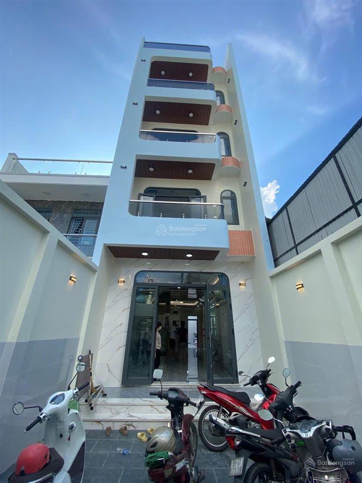 Nhà mới mặt tiền tân xuân 5  hóc môn, dt 5 x 24m, 1 trệt 3 lầu. giá 7ty450