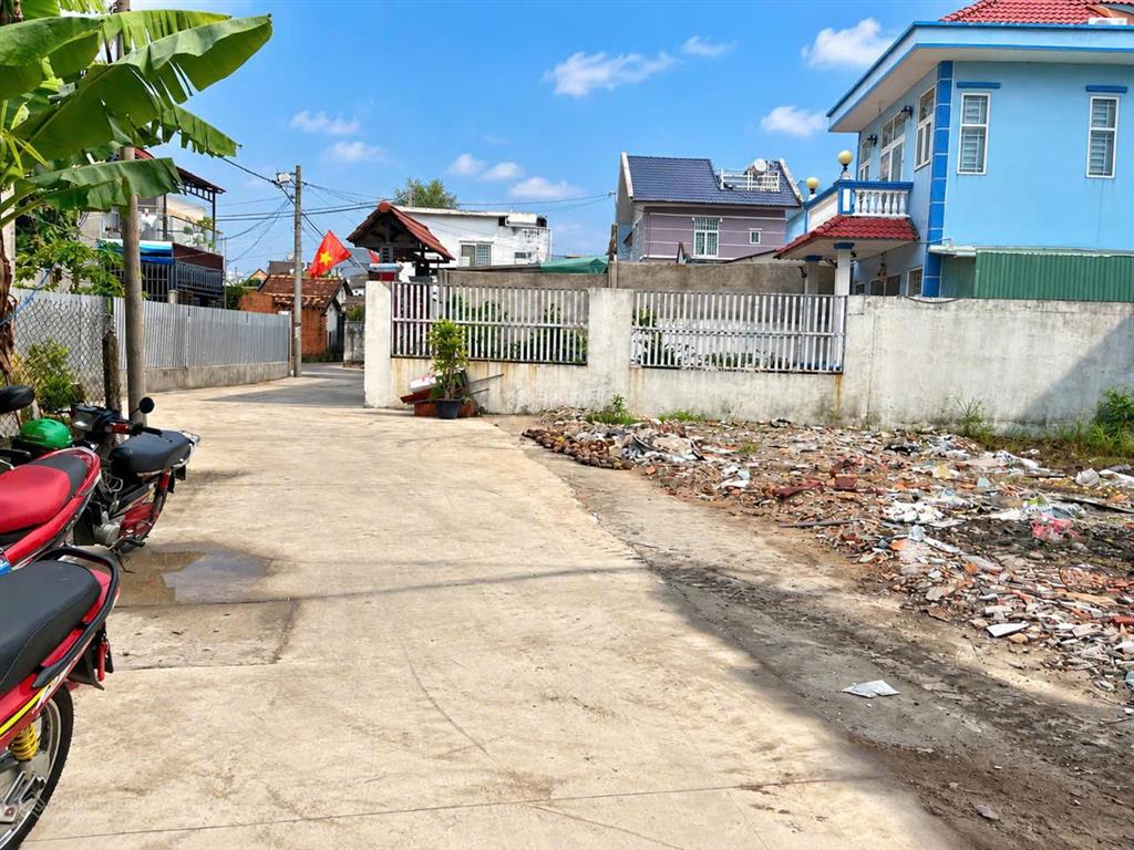 Đất hẻm nhựa thị trấn hóc môn 4 x 15m. giá chỉ 2,5 tỷ