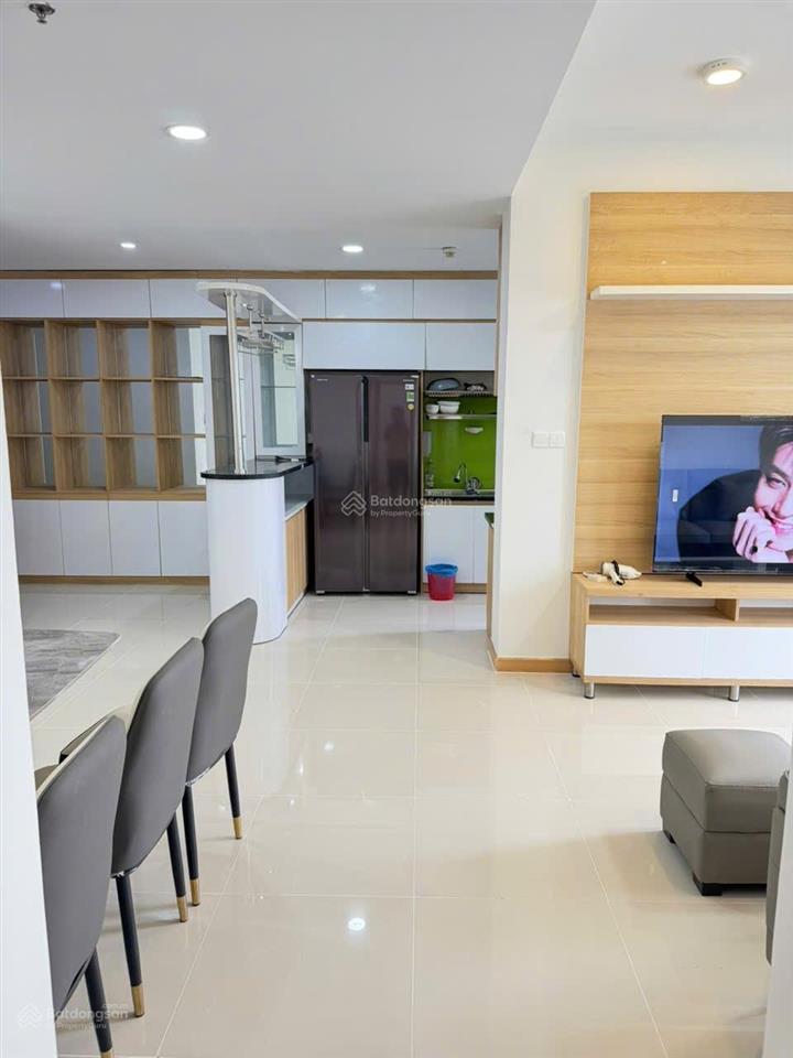Chuyển nhượng sunrise city central hướng nam ban công 2 phòng ngủ mát mẻ