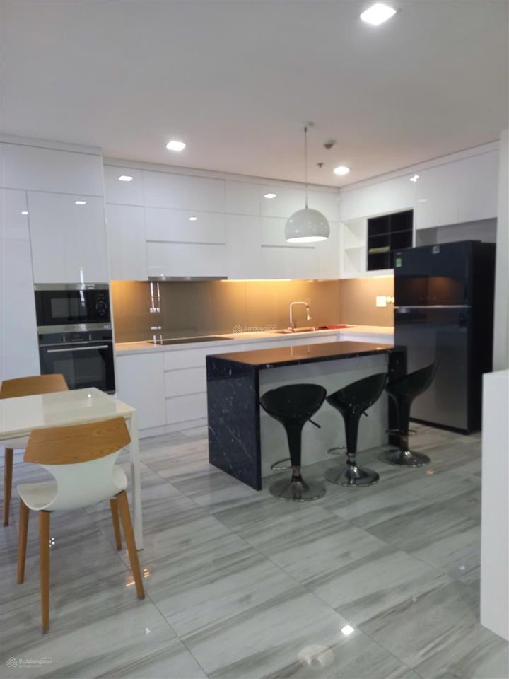 Nợ tiền ngân hàng nên cần bán gấp 3pn sunrise city đông nam 2 ban công thoáng mát có sổ hồng