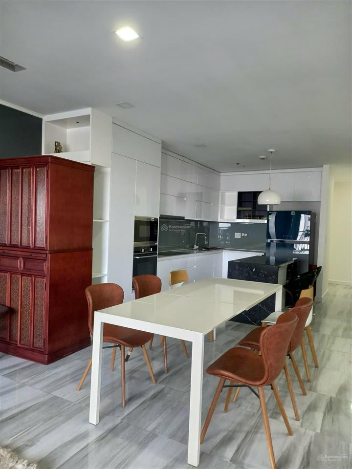 Nợ tiền ngân hàng nên cần bán gấp 3pn sunrise city đông nam 2 ban công thoáng mát có sổ hồng