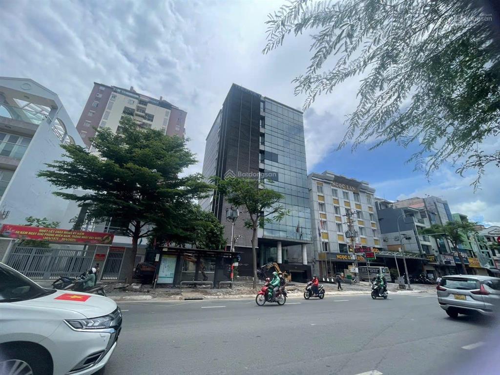 Gấp tòa nhà góc 2 mặt tiền đường lớn 289  291  291a lý thường kiệt