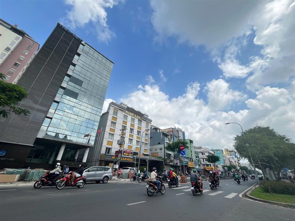 Gấp tòa nhà góc 2 mặt tiền đường lớn 289  291  291a lý thường kiệt