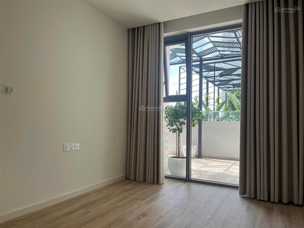 Bán căn sân vườn 1pn  76m². view hồ bơi giá 5.5 tỷ sang sổ. xem nhà call e nhâm ngay