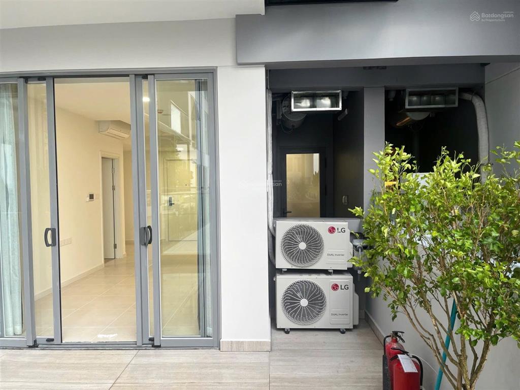 Bán căn sân vườn 1pn  76m². view hồ bơi giá 5.5 tỷ sang sổ. xem nhà call e nhâm ngay