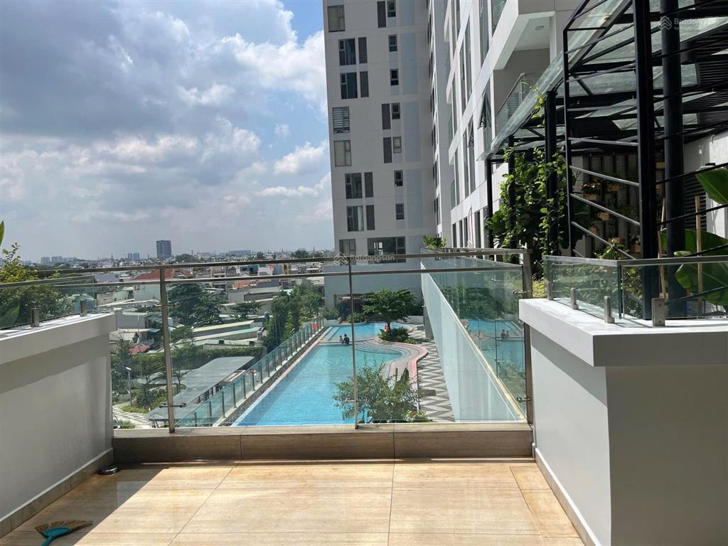 Bán căn sân vườn 1pn  76m². view hồ bơi giá 5.5 tỷ sang sổ. xem nhà call e nhâm ngay