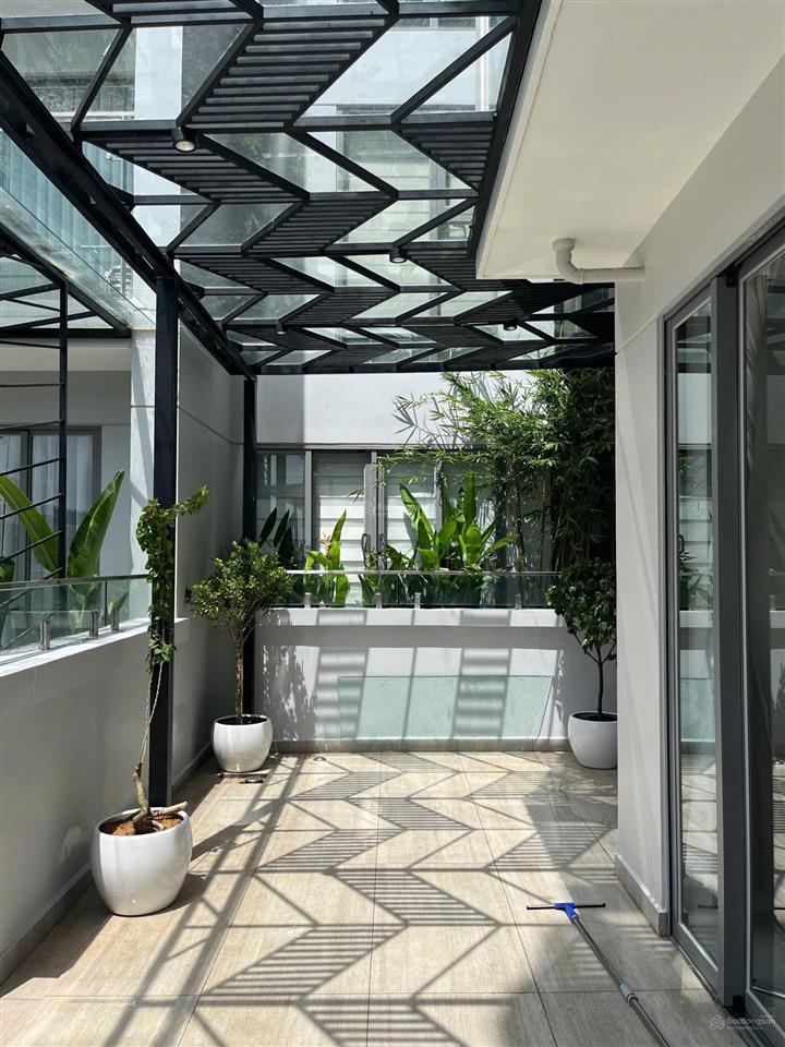 Bán căn sân vườn 1pn  76m². view hồ bơi giá 5.5 tỷ sang sổ. xem nhà call e nhâm ngay