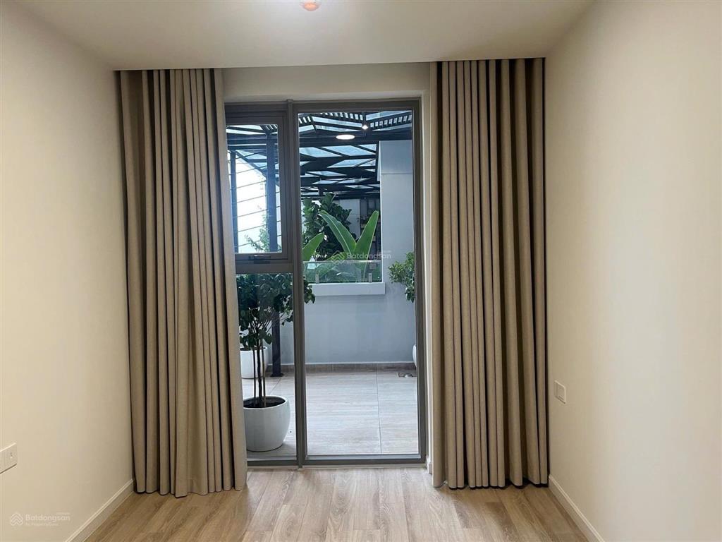 Bán căn sân vườn 1pn  76m². view hồ bơi giá 5.5 tỷ sang sổ. xem nhà call e nhâm ngay