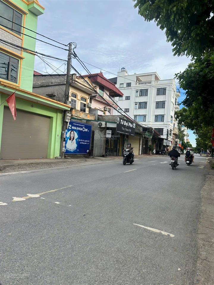 Bán nhà 80m kinh doanh tại uy nỗ  đông anh  gần nhà thi đấu, bệnh viện. 3 ô tô tránh