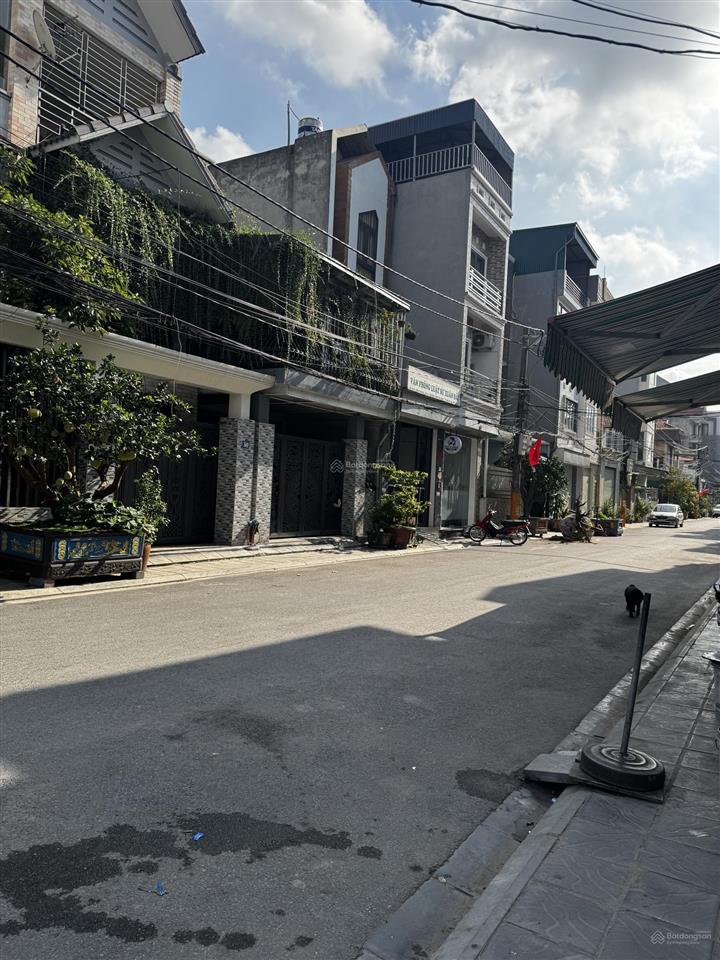 Bán nhà 3 tầng đường sau làng tuân lề  phúc thịnh đông anh, ô tô vào cửa, 3 bước ra phố. giá rẻ