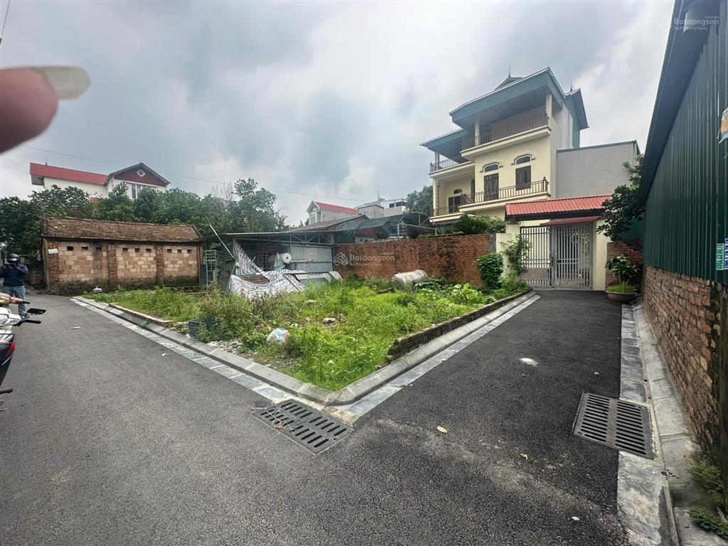 Chính chủ cần bán gấp 50m việt hùng  đông anh. lô góc ngõ thông ô tô vào tận đất. giá 3,3 tỷ