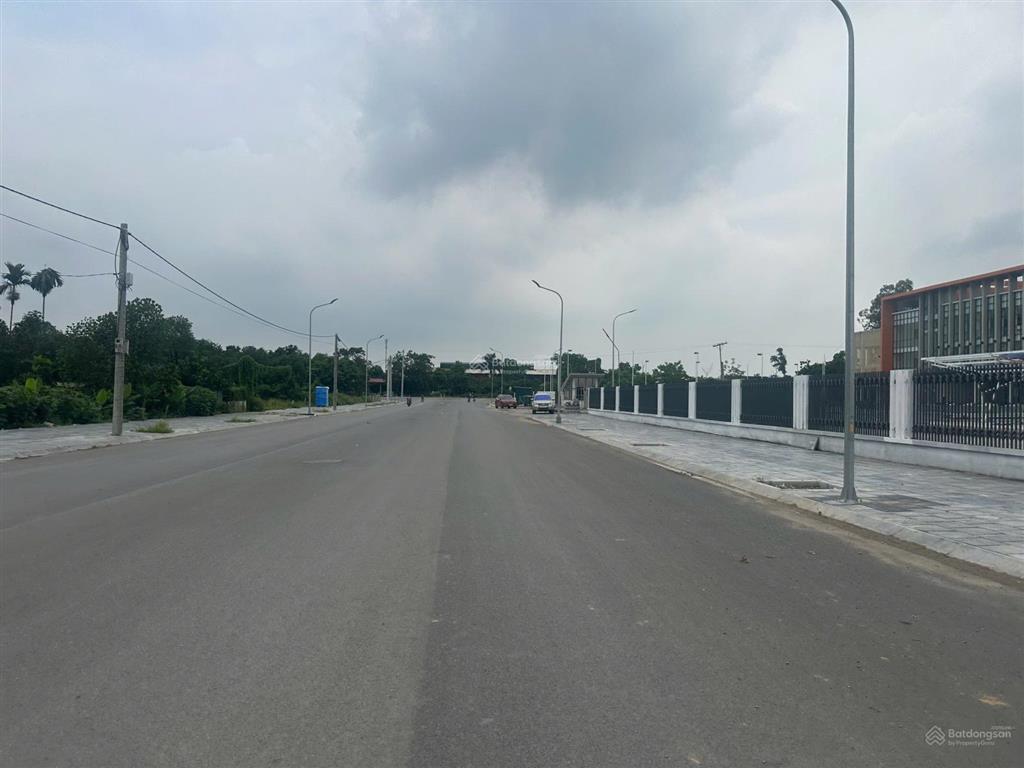 Chính chủ cần bán gấp 50m việt hùng  đông anh. lô góc ngõ thông ô tô vào tận đất. giá 3,3 tỷ