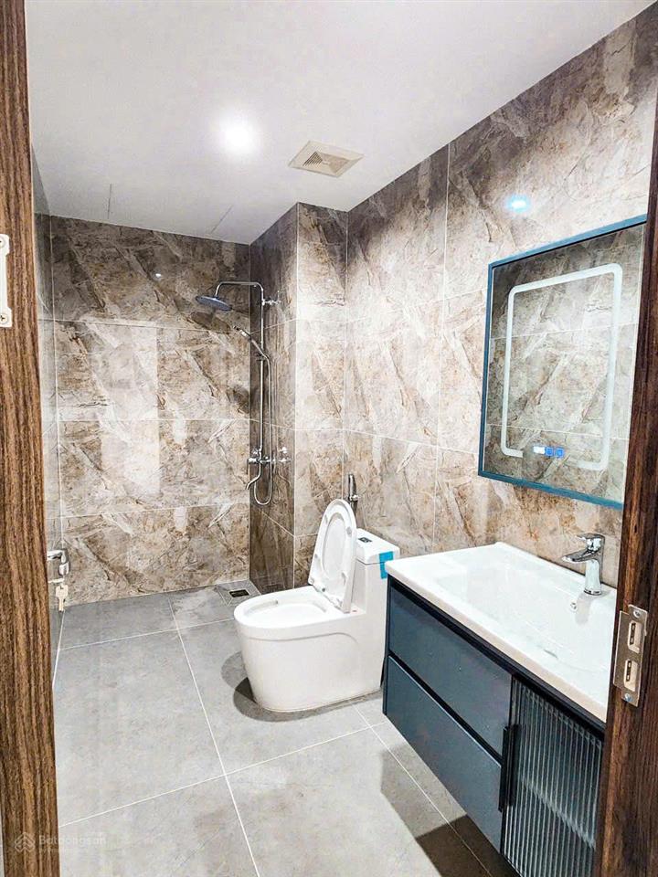 Hơn 9 tỷ  shophouse vị trí đẹp mặt đường hạnh phúc view quảng trường châu âu