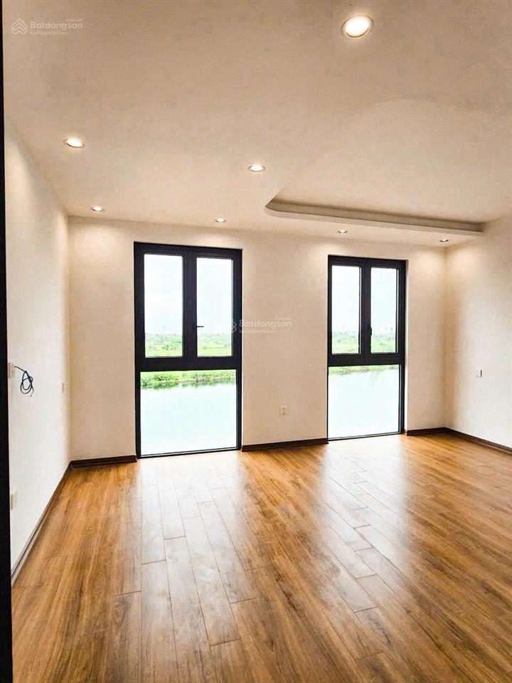 Hơn 9 tỷ  shophouse vị trí đẹp mặt đường hạnh phúc view quảng trường châu âu