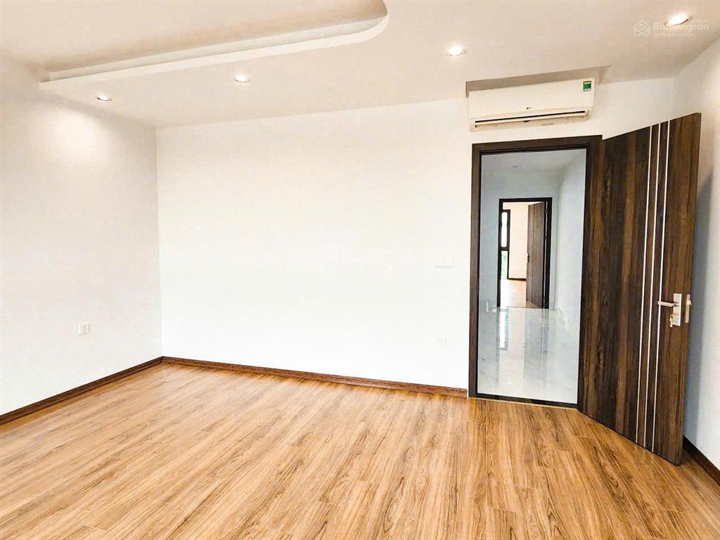Hơn 9 tỷ  shophouse vị trí đẹp mặt đường hạnh phúc view quảng trường châu âu